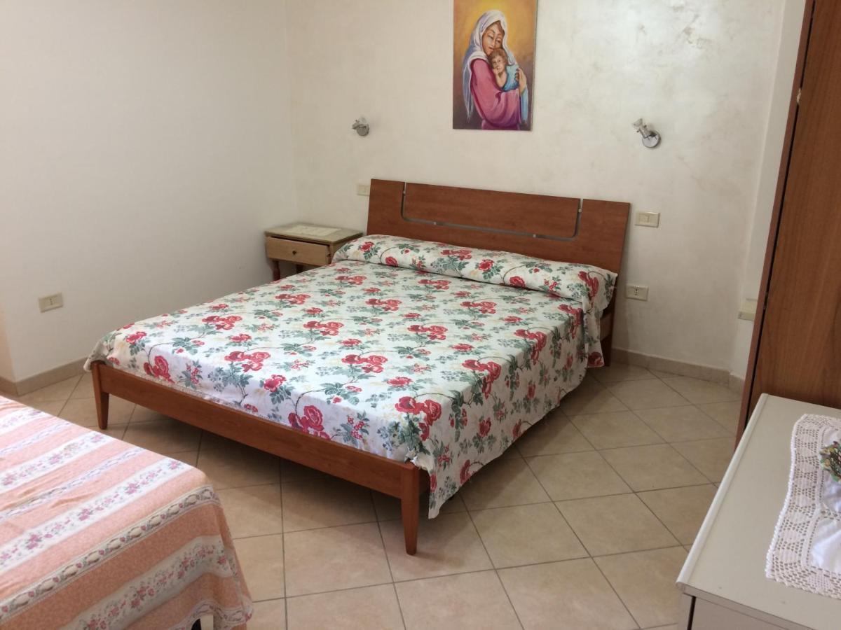 Casa Vacanze La Tuia กัสเตลลาบาเต ภายนอก รูปภาพ