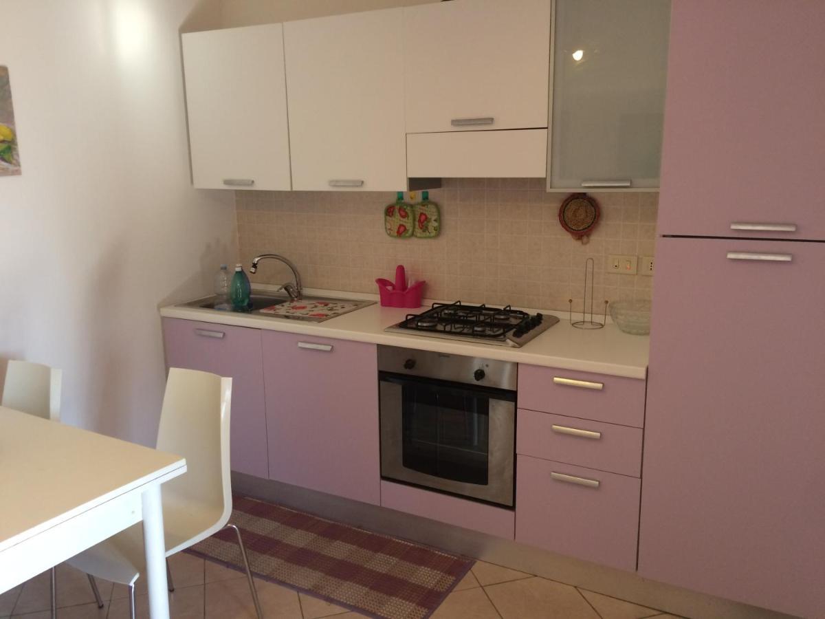 Casa Vacanze La Tuia กัสเตลลาบาเต ภายนอก รูปภาพ