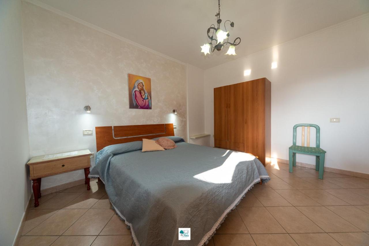 Casa Vacanze La Tuia กัสเตลลาบาเต ภายนอก รูปภาพ