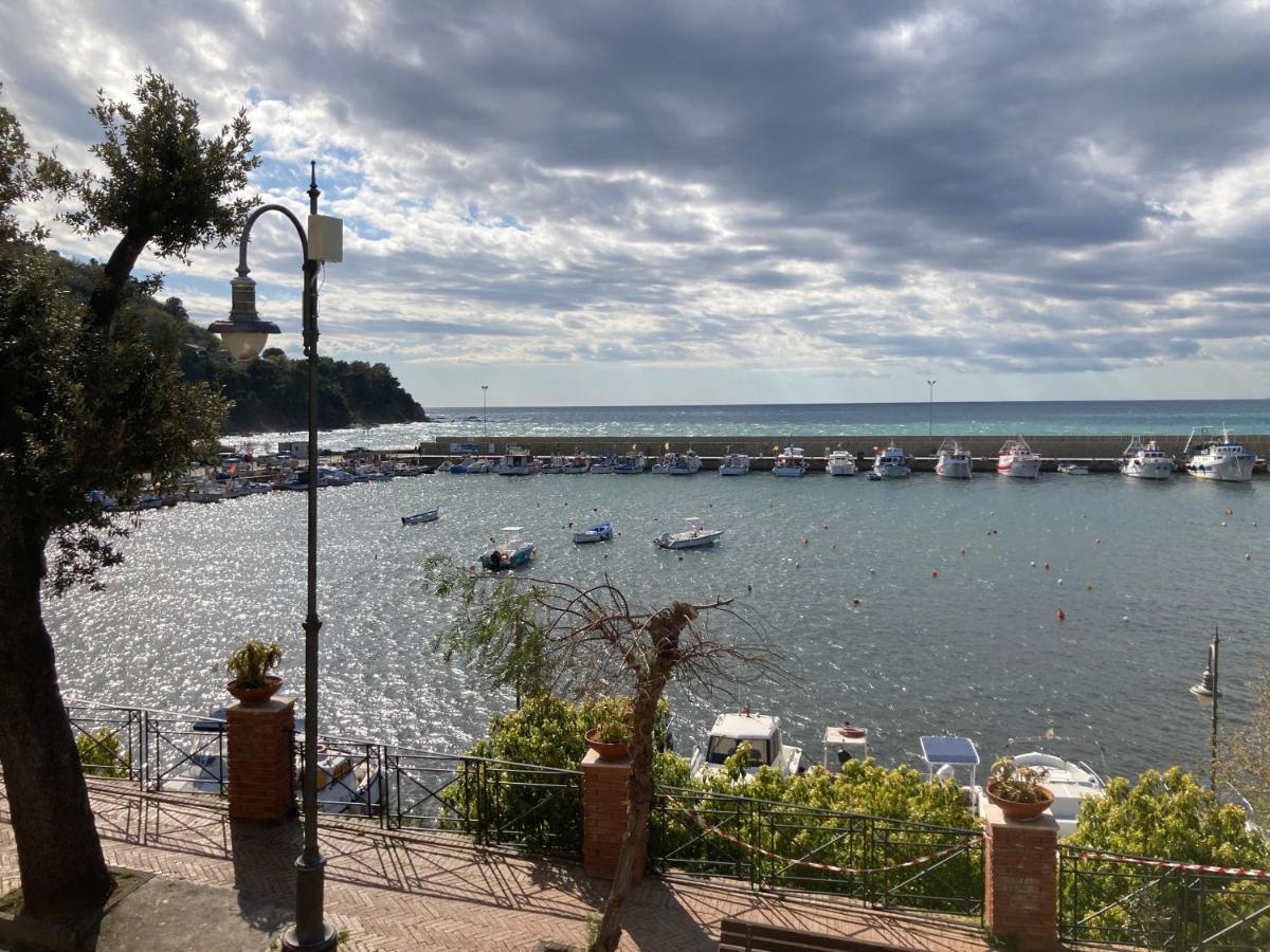 Casa Vacanze La Tuia กัสเตลลาบาเต ภายนอก รูปภาพ